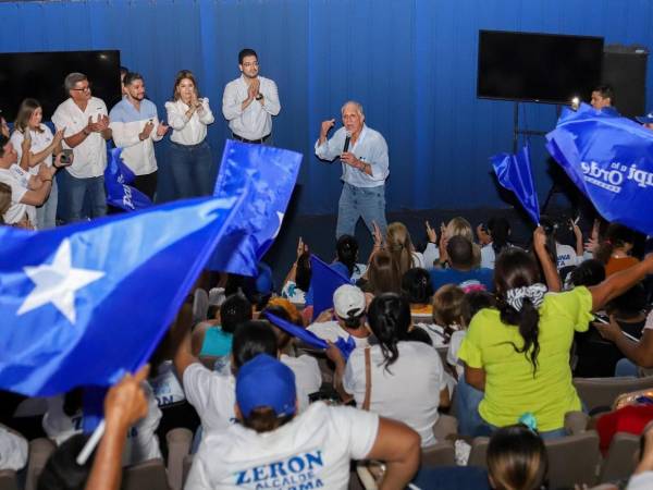 Nasry Asfura llegó a Choloma el sábado 20 de septiembre como parte de su recorrido político para exponer a los presentes algunos de sus propuestas.