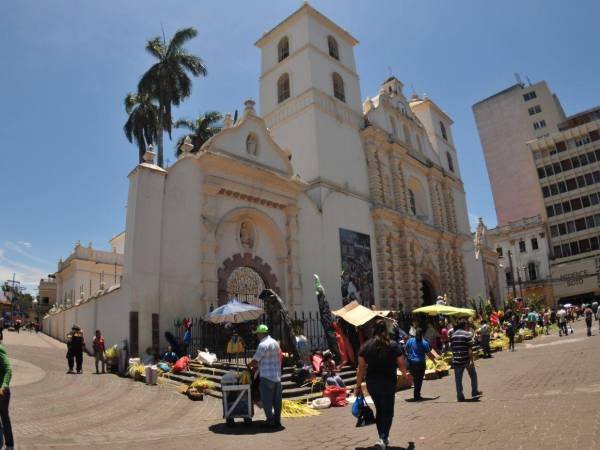 La Catedral Metropolitana abrirá sus puertas a miles de fieles durante la Semana Santa 2026, con una programación que incluye misas y actos litúrgicos diarios.