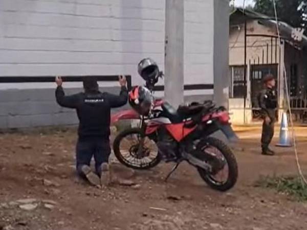 El ciudadano fue captado mientras intercedía para que este proceso electoral se desarrolle en calma.