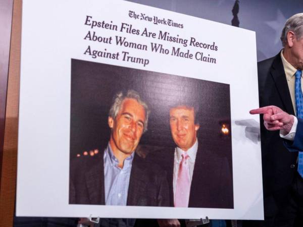 Los legisladores demócratas criticaron que Trump durante el discurso sobre el estado de la Unión no hiciera mención al caso Epstein