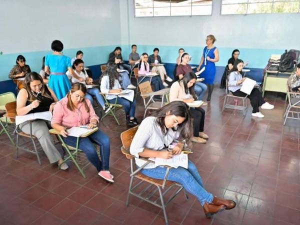 Son más de 25,000 maestros que se inscribieron al proceso y se espera que participen en la apliación de exámenes.