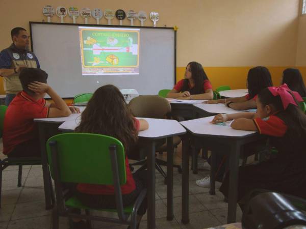 Durante la primera capacitación los estudiantes aprendieron sobre la correcta separación de residuos y el valor de las tres R: Reducir, reutilizar y reciclar.