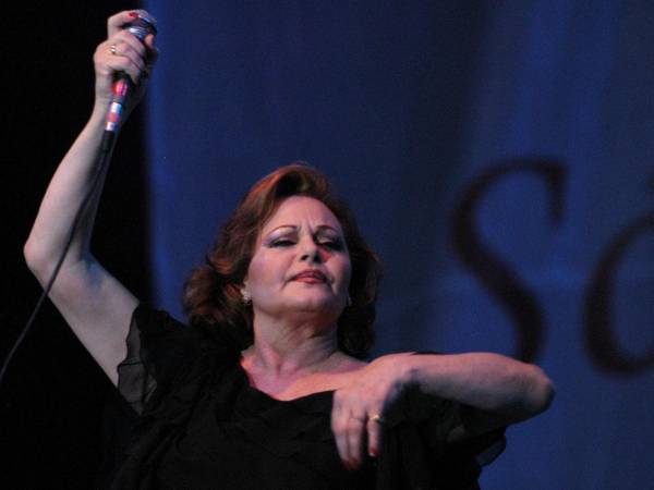 La vida y carrera de Rocío Dúrcal se contarán en una serie de ficción, un documental y una película que destacarán su influencia en la música latina y su lazo con México