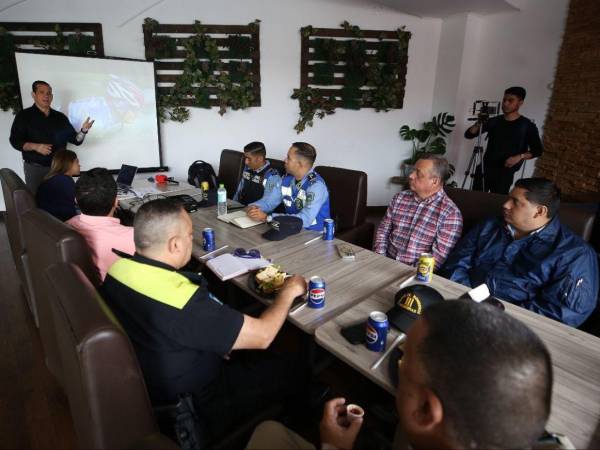 Representantes de las fuerzas vivas y EL HERALDO durante la reunión técnica previa a la Vuelta Ciclística 2025.