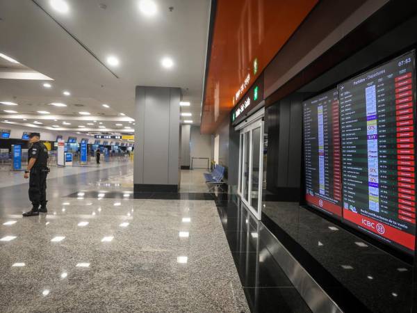 La pausa de los populares programas TSA PreCheck y Global Entry iniciará la mañana de este domingo, dijo el portavoz.