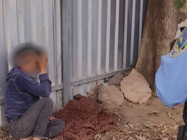 El hallazgo ocurrió en el barrio El Carmen, específicamente en una esquina frente a la Casa de la Cultura.