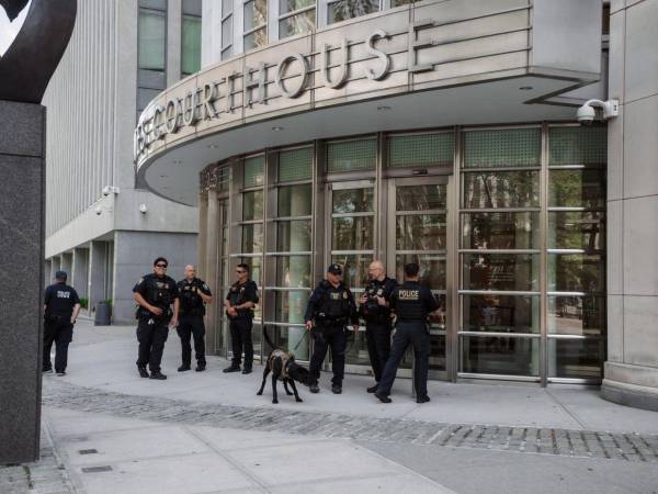 La Corte del Distrito Sur de Nueva York está blindada por la audiencia en la que se encuentra El Mayo Zambada, donde se declaró culpable por cargos de narcotráfico. Aquí las imágenes.