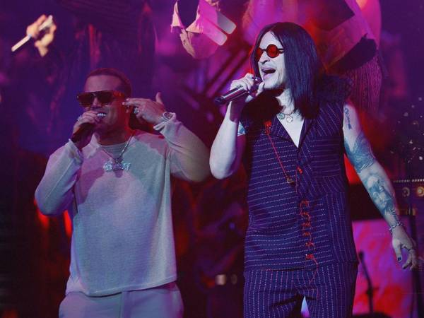 Famoso por su éxito mundial Suavemente, Crespo subirá al escenario para una presentación especial junto a <b>Toño Rosario</b> y <b>La Insuperable</b>, celebrando su trayectoria y el impacto global de su música.