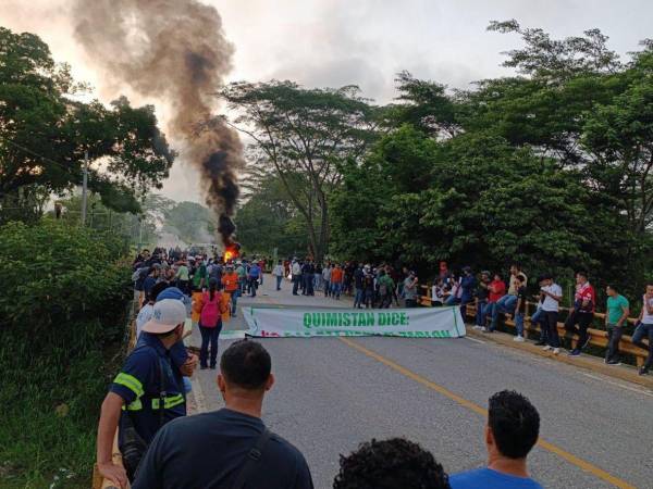 Habitantes de varias comunidades del municipio de Quimistán, en el departamento de Santa Bárbara, volvieron a bloquear este lunes la carretera CA-4 en protesta por la construcción de la represa multipropósito El Tablón, proyecto impulsado por el gobierno de Honduras.