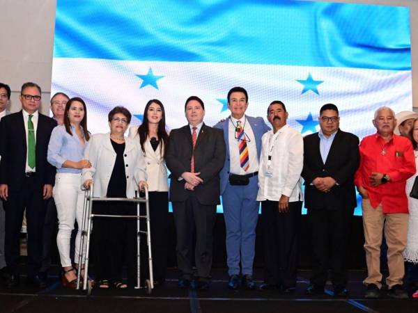 El presidenciable liberal presentó nuevas adhesiones que fortalecen su oferta electoral con apoyos multisectoriales.