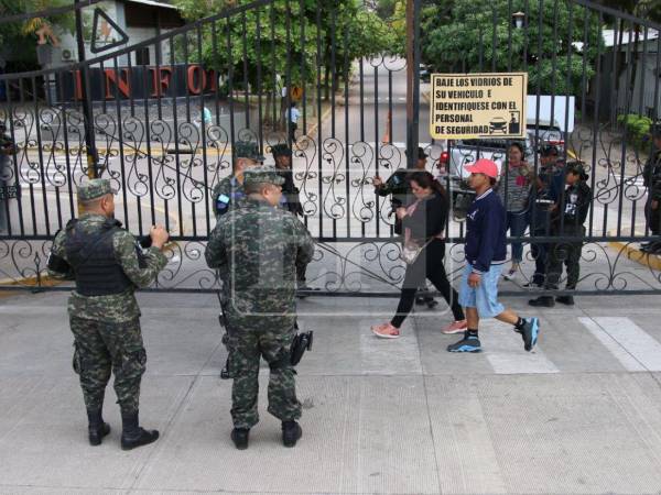 La madrugada de este miércoles se registró un enfrentamiento por parte del partido Libertad y Refundación (Libre) en las afueras del centro electoral del escrutinio especial. Horas tempranas del mismo día todo se mantiene con tranquilidad.