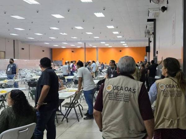 Se espera que en la próximas horas las JEVR reinicien el escrutinio especial.