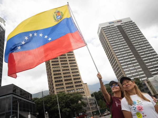 Además piden al Fondo Monetario Internacional (FMI) facilitar el acceso del país a financiamiento de emergencia para atender la crisis causada por los terremotos de junio, que dejaron más de 3,300 muertos y miles de heridos.