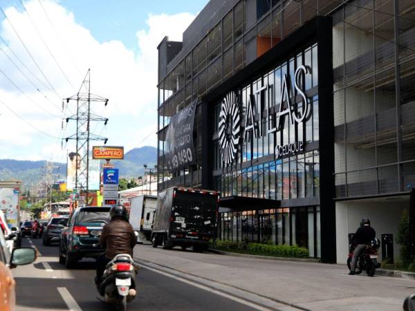 Con sus 136 metros de altitud, la Torre Atlas, desarrollada por Grupo Celaque, es el edificio más alto de Honduras, Guatemala y El Salvador, según sus ejecutores. La que ofrece una hermosa vista panorámica.