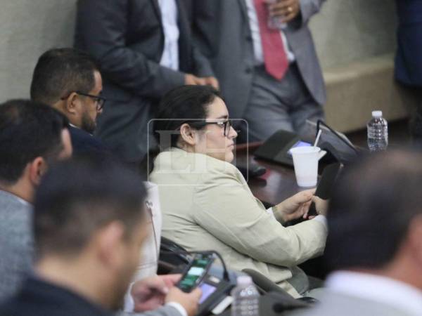 En el puesto de Cuéllar ya se encuentra sentada la diputada Gabriela Alejandra López Dubón.