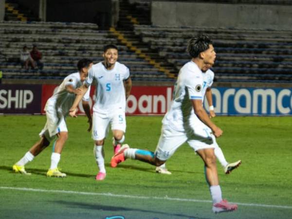 Richard Martínez anotó el gol que le dio el empate a Honduras ante Canadá.