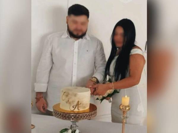La boda, decorada con rosas blancas, simbolizó el amor y la esperanza dentro del proceso de rehabilitación.
