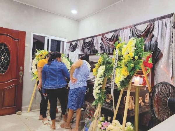 Familiares, amigos y vecinos despidieron al juez municipal Kevin Erasmo Martínez.