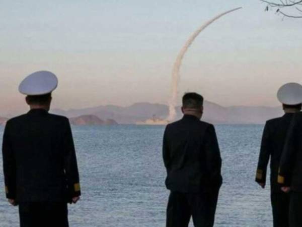 Corea del Norte lanzó este domingo varios misiles balísticos hacia el mar de Japón.