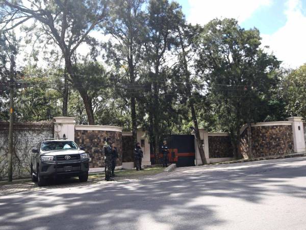 Aunque ha sostenido reuniones para conformar su gabinete de gobierno, Nasry Asfura ha permanecido junto a su familia en su residencia en Santa Ana.