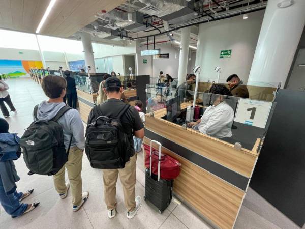Los hondureños que van a salir del país con destino a Guatemala, México, Estados Unidos y Canadá, deben presentar de forma obligatoria el comprobante de vacunación extendido por las autoridades sanitarias.