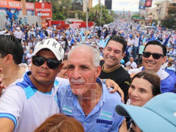 Nasry Asfura, Juan Diego Zelaya (candidato a alcalde del Distrito Central) y Kilvett Bertrand (candidato a diputado) fueron algunos de los líderes nacionalistas presentes en la movilización.