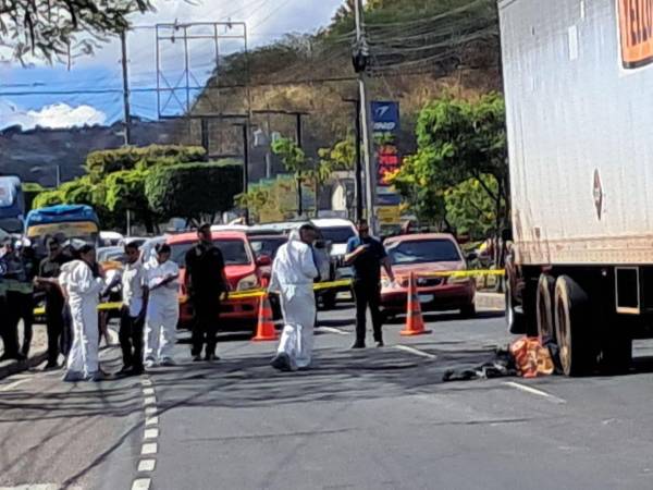 Un motociclista perdió la vida este sábado -17 de enero- tras impactar contra un pesado vehículo en el bulevar Fuerzas Armadas de Tegucigalpa.