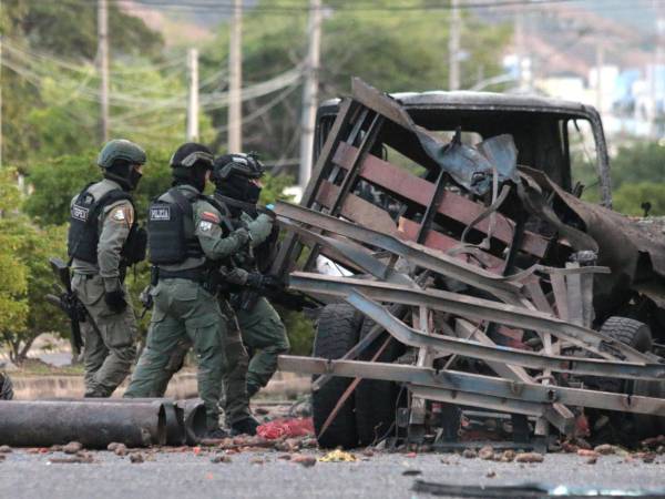 Entre los heridos hay ocho policías, informaron las autoridades.