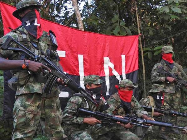 La publicación generó fuertes críticas por amplificar mensajes de un grupo armado ilegal.