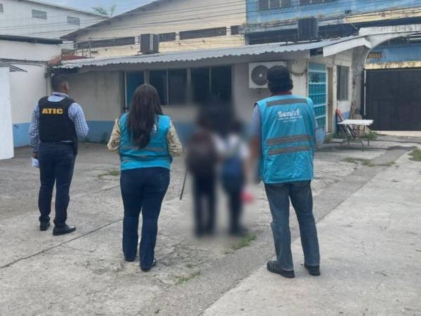 Los menores se encuentran actualmente bajo cuidado del Estado hasta que se descarte o confirme la denuncia.