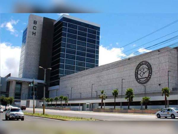 El número de plazas creció de 1,279 a 1,283 empleados permanentes de enero a febrero 2026.