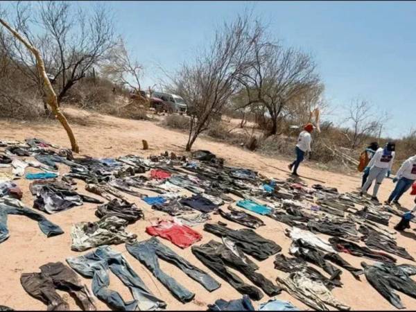 En un área desolada en Hermosillo (Sonora) el colectivo Madres Buscadoras de Sonora localizaron al menos tres fosas con huesos calcinados y más de 200 prendas de vestir.