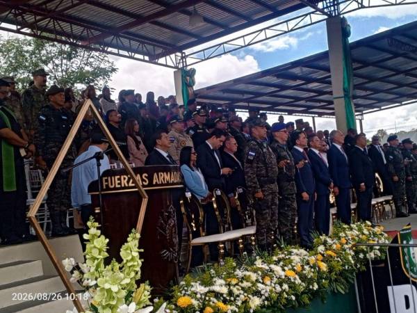La ceremonia es presidida por el presidente de la República, Nasry Asfura, presidente de la Corte Suprema de Justicia y miembros de la Junta de Comandantes de las Fuerzas Armadas.