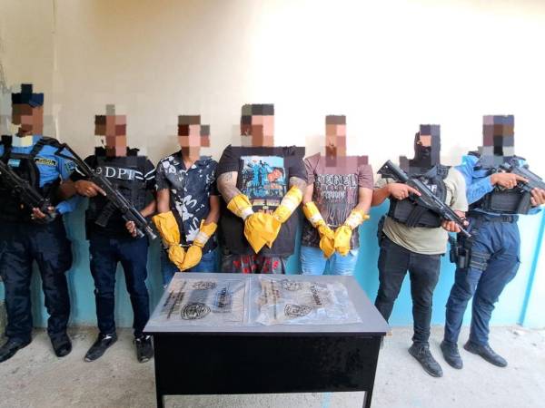 A los tres detenidos les decomisaron armas de grueso calibre.