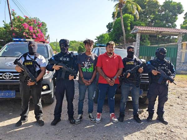 Nelson Eroy Cabrera Arriola de 29 años, alias La Guara, y Darlyn Antonio Méndez Oseguera de 18 años, alias El Hijastro, fueron capturados por la Policía Nacional en Monjarás, Marcovia, Choluteca.