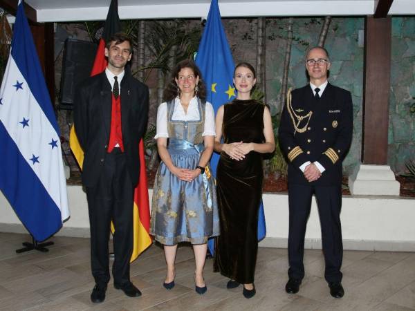 Honduras y Alemania reafirmaron sus lazos de amistad el pasado jueves durante una velada por el Día de la Unidad Alemana, celebrada en el Hotel Clarion de Tegucigalpa. Diplomáticos, empresarios, miembros de la comunidad alemana e invitados especiales se dieron cita en el festejo. A continuación, algunos de ellos.