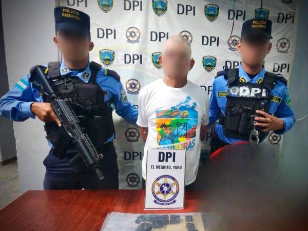 Una pelea entre mascotas acabó a balazos cuando un hombre de 76 años mató a disparos al perro de un vecino tras comenzar a pelearse con el suyo; fue detenido en Yoro.