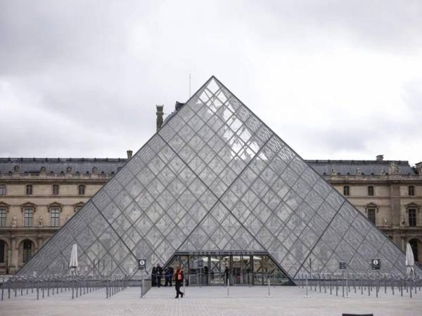 El Museo del Louvre permanece completamente cerrado por la huelga de sus trabajadores.