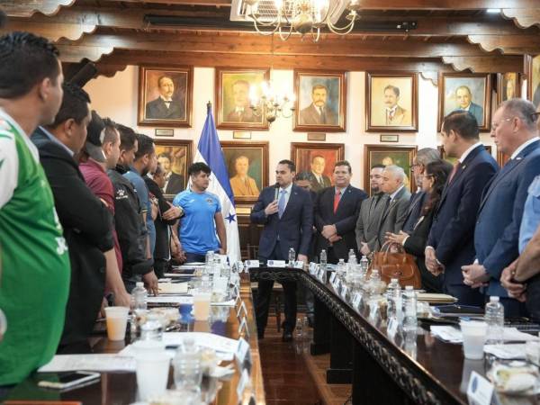 El presidente del Legislativo estuvo presente en la reunión.