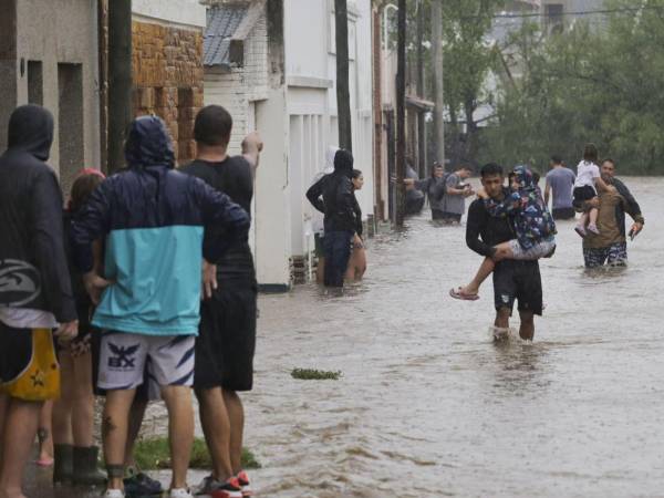 Hasta ahora, las inundaciones han dejado más de 1,300 evacuados.
