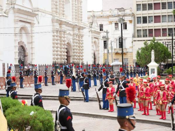 Autoridades conmemoraron en el Parque Central los 205 años de la llegada a Tegucigalpa de los documentos que comunicaron la Independencia proclamada en Guatemala.