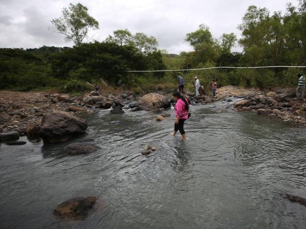 Los habitantes de la aldea Yaguacire reclaman nuevamente el puente prometido sobre el río San José, una obra urgente para evitar tragedias en época de invierno.