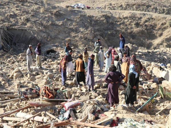 En octubre, Afganistán y Pakistán atravesaron un grave período de tensión con enfrentamientos armados a lo largo de la línea Durand.