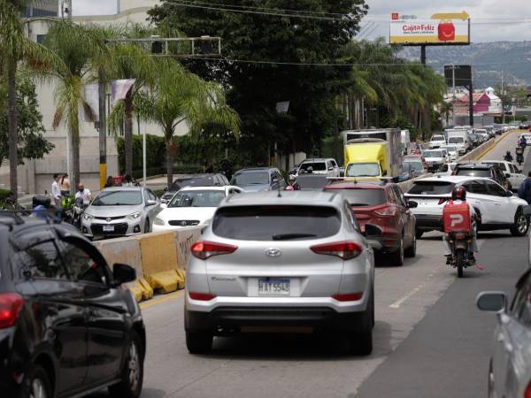 La imprudencia, maniobras abusivas y la falta de educación vial siguen siendo factores que aumenta la crisis de tráfico en Tegucigalpa y Comayagüela.