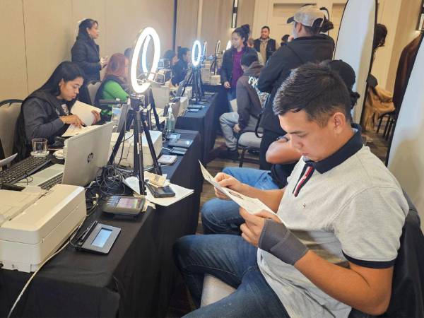 Decenas de hondureños no podrán realizar sus trámites y muchos ya tenían citas para estas fechas.