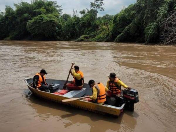 Elementos del Cuerpo de Bomberos han realizado búsquedas intensas en varias zonas.