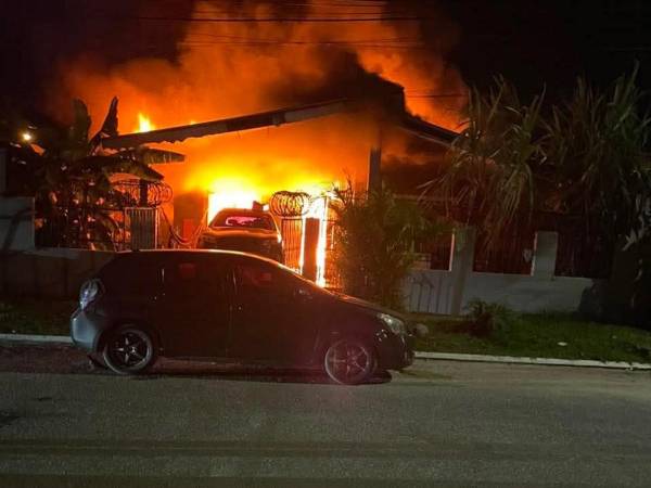 ​En ambos escenarios, el Cuerpo de Bomberos de La Ceiba respondió de manera inmediata a los llamados de auxilio.