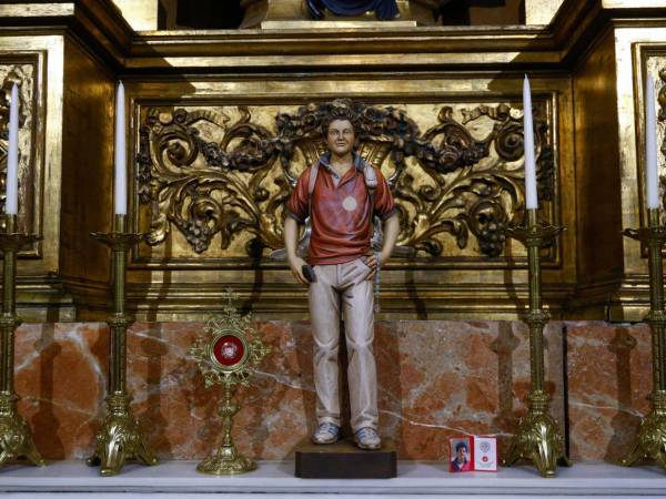 Acutis y Frassati, de familias acomodadas, dedicaron su vida al servicio social y ya son referentes para los jóvenes católicos.