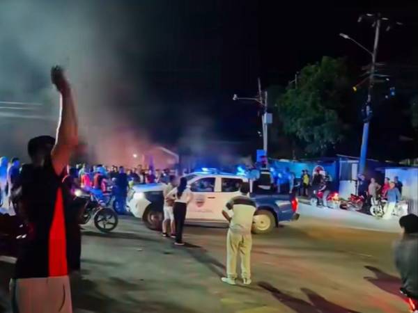 Una noche de tensión vivieron los residentes de Cofradía, Cortés, luego de que las protestas contra el alto precio de los combustibles terminaran en enfrentamientos con agentes de la Policía Nacional. Estos son los detalles de lo ocurrido.