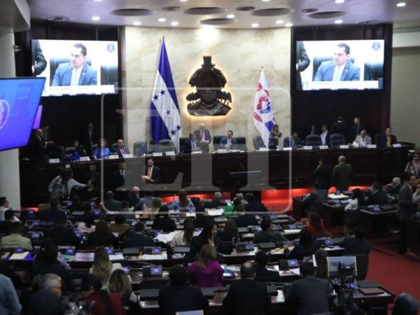 Liberales y nacionalistas reaccionan a negativa de Marlon Ochoa de asistir a juicio político.